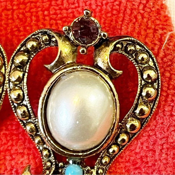1928 Victorian Style Earrings Gold-Tone Faux Pearl Rhinestone Royal Regal Vtg - Picture 3 of 9